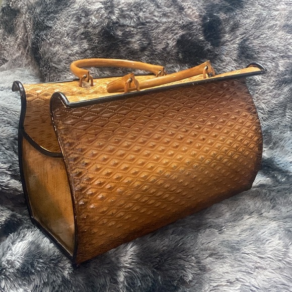 Unique Metal Magazine/ Blanket Holder - Picture 14 of 16